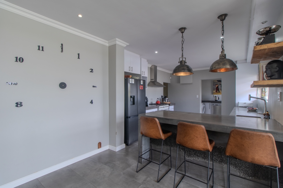 5 Bedroom Property for Sale in Proteaville Western Cape
